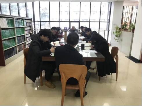 25 三支部召开2018年度组织生活会和开展民主评议党员686.png
