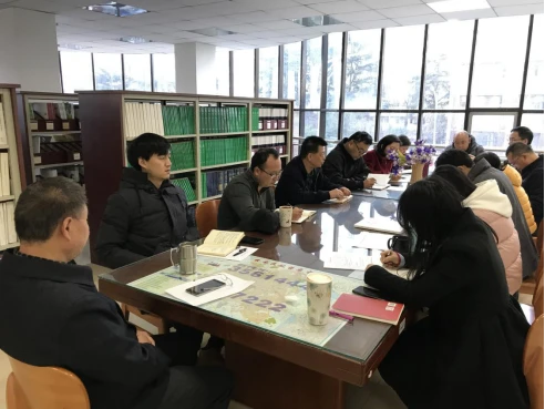25 三支部召开2018年度组织生活会和开展民主评议党员693.png